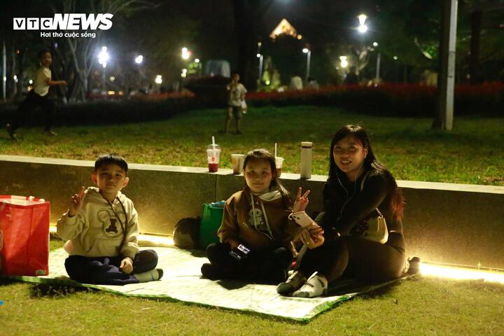 Trực tiếp: Việt Nam đ&oacute;n giao thừa, ch&agrave;o năm mới B&iacute;nh Ngọ 2026 - Ảnh 32.