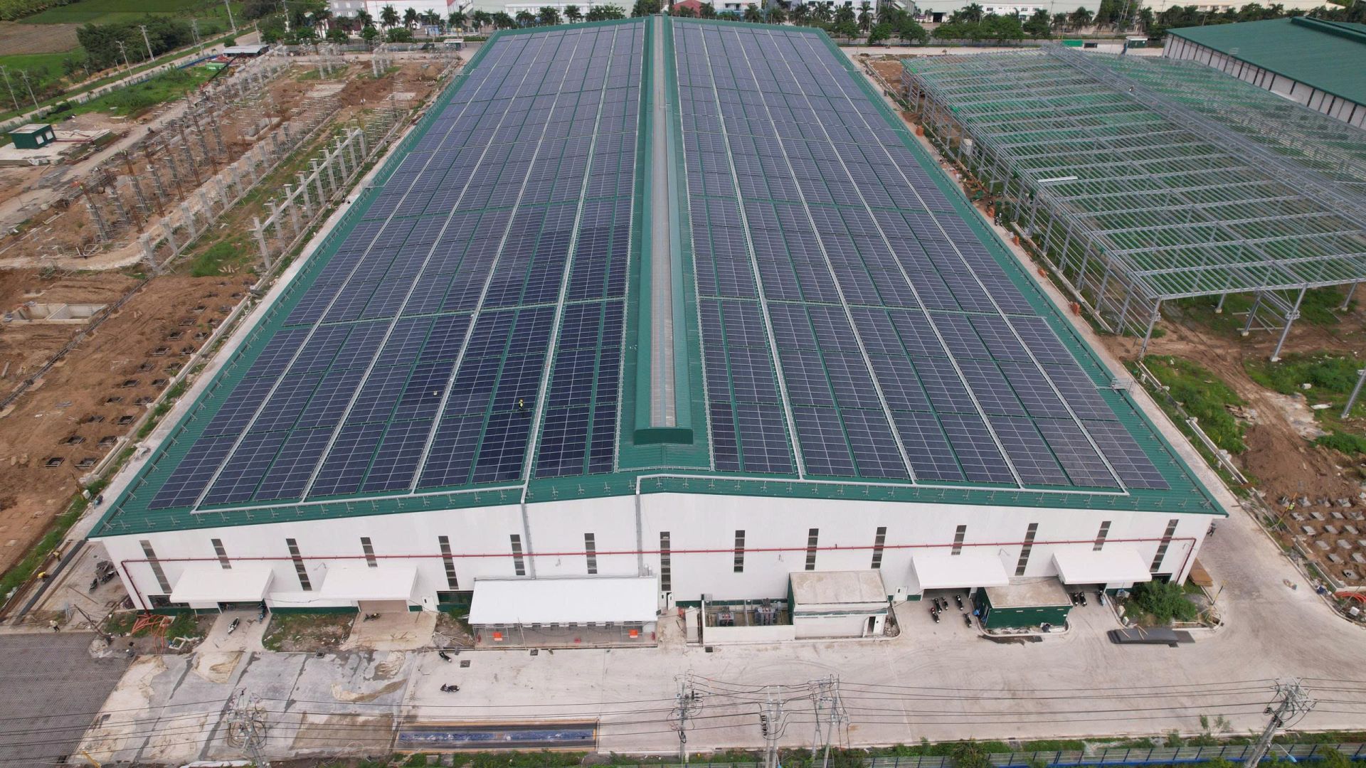 Hai tỷ ph&uacute; Việt bước v&agrave;o cuộc chơi năng lượng: H&ograve;a Ph&aacute;t muốn "tự cung tự cấp", Vingroup muốn b&aacute;n điện cho cả hệ sinh th&aacute;i - Ảnh 2.