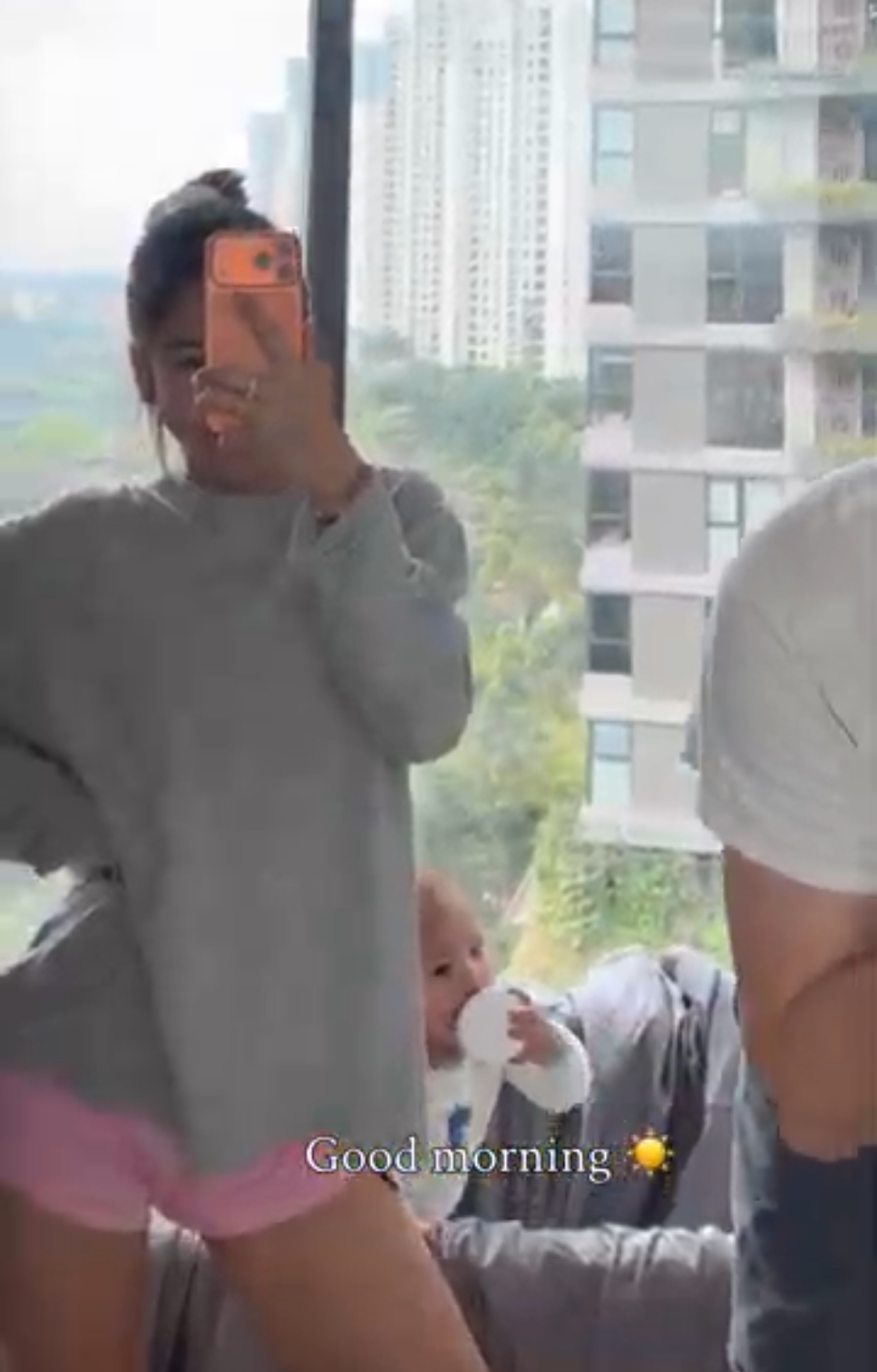 Một ngày của Yến Xuân gói gọn trong 1 phút 54 giây: Giữ dáng ngày Tết cùng nàng WAG nóng bóng nhất làng bóng Việt- Ảnh 1.