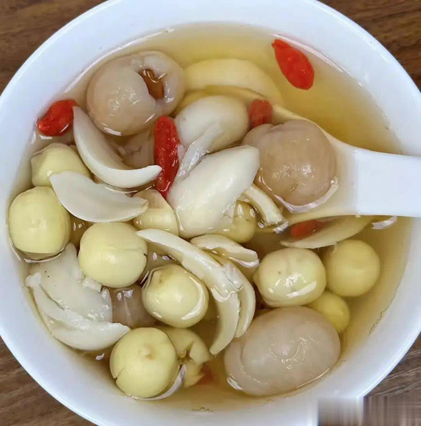 Chị em ơi, 3 m&oacute;n gi&uacute;p cải thiện kh&iacute; sắc, l&agrave;n da mịn m&agrave;ng hơn theo c&aacute;ch tự nhi&ecirc;n, kh&ocirc;ng ăn th&igrave; tiếc! - Ảnh 2.