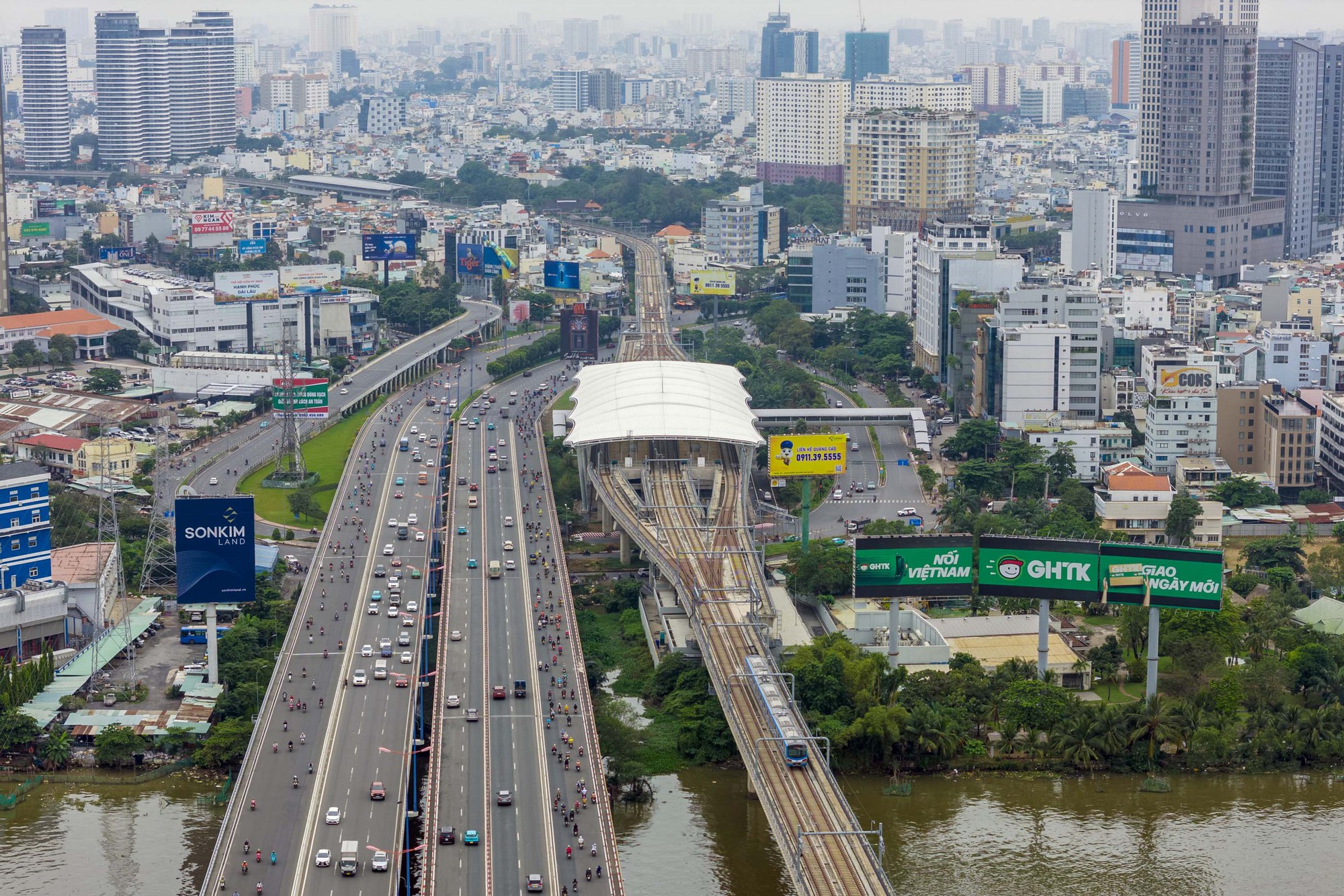Mùa xuân đầu tiên của siêu đô thị TPHCM - Ảnh 2.