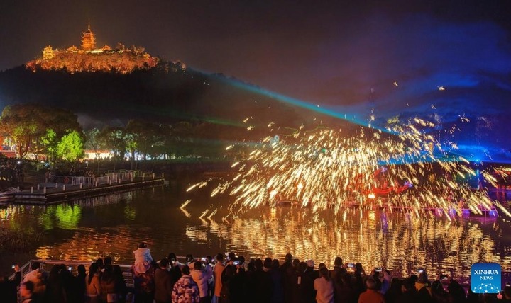 Trực tiếp: Việt Nam đ&oacute;n giao thừa, ch&agrave;o năm mới B&iacute;nh Ngọ 2026 - Ảnh 55.