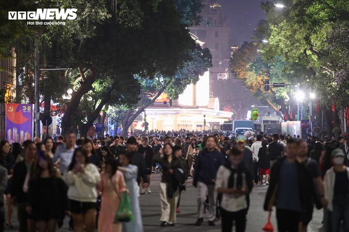 Trực tiếp: Việt Nam đ&oacute;n giao thừa, ch&agrave;o năm mới B&iacute;nh Ngọ 2026 - Ảnh 5.