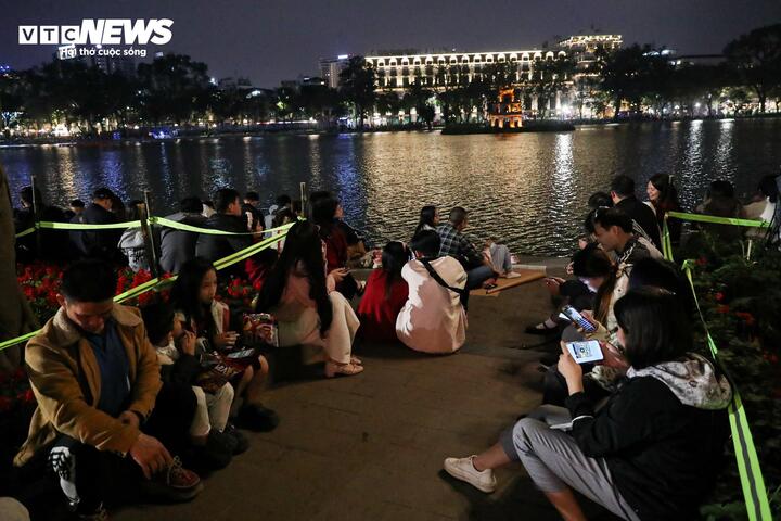 Trực tiếp: Việt Nam đ&oacute;n giao thừa, ch&agrave;o năm mới B&iacute;nh Ngọ 2026 - Ảnh 8.