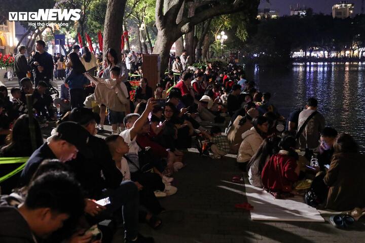 Trực tiếp: Việt Nam đ&oacute;n giao thừa, ch&agrave;o năm mới B&iacute;nh Ngọ 2026 - Ảnh 9.