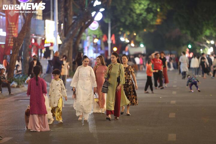 Trực tiếp: Việt Nam đ&oacute;n giao thừa, ch&agrave;o năm mới B&iacute;nh Ngọ 2026 - Ảnh 37.