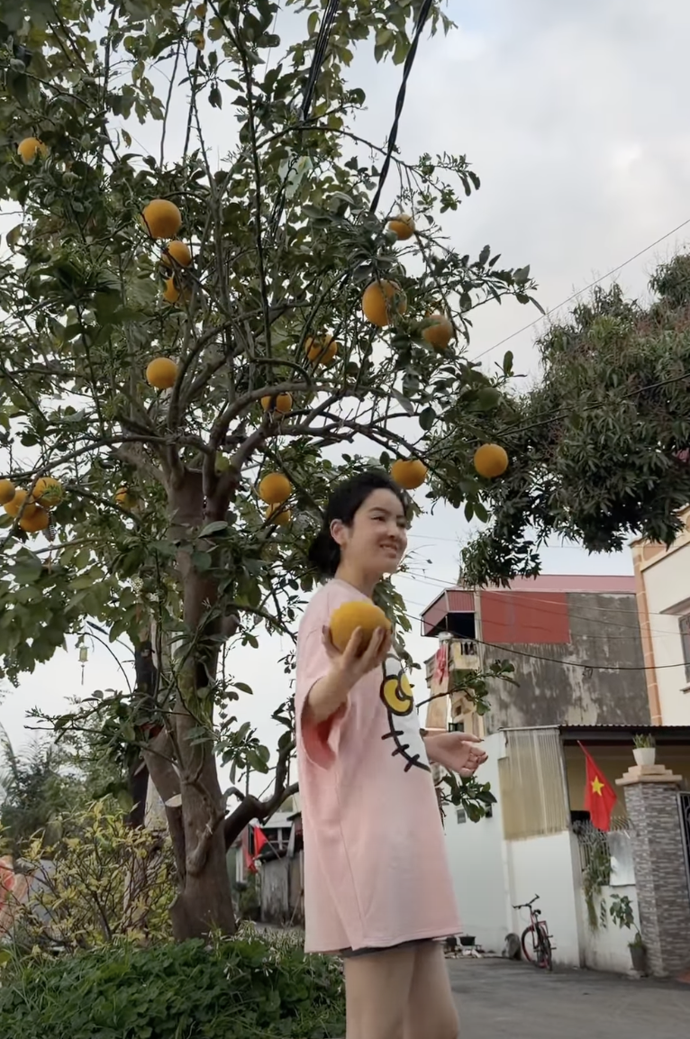 Quang Hải tất bật sắm Tết biếu bố mẹ vợ  - Ảnh 5.