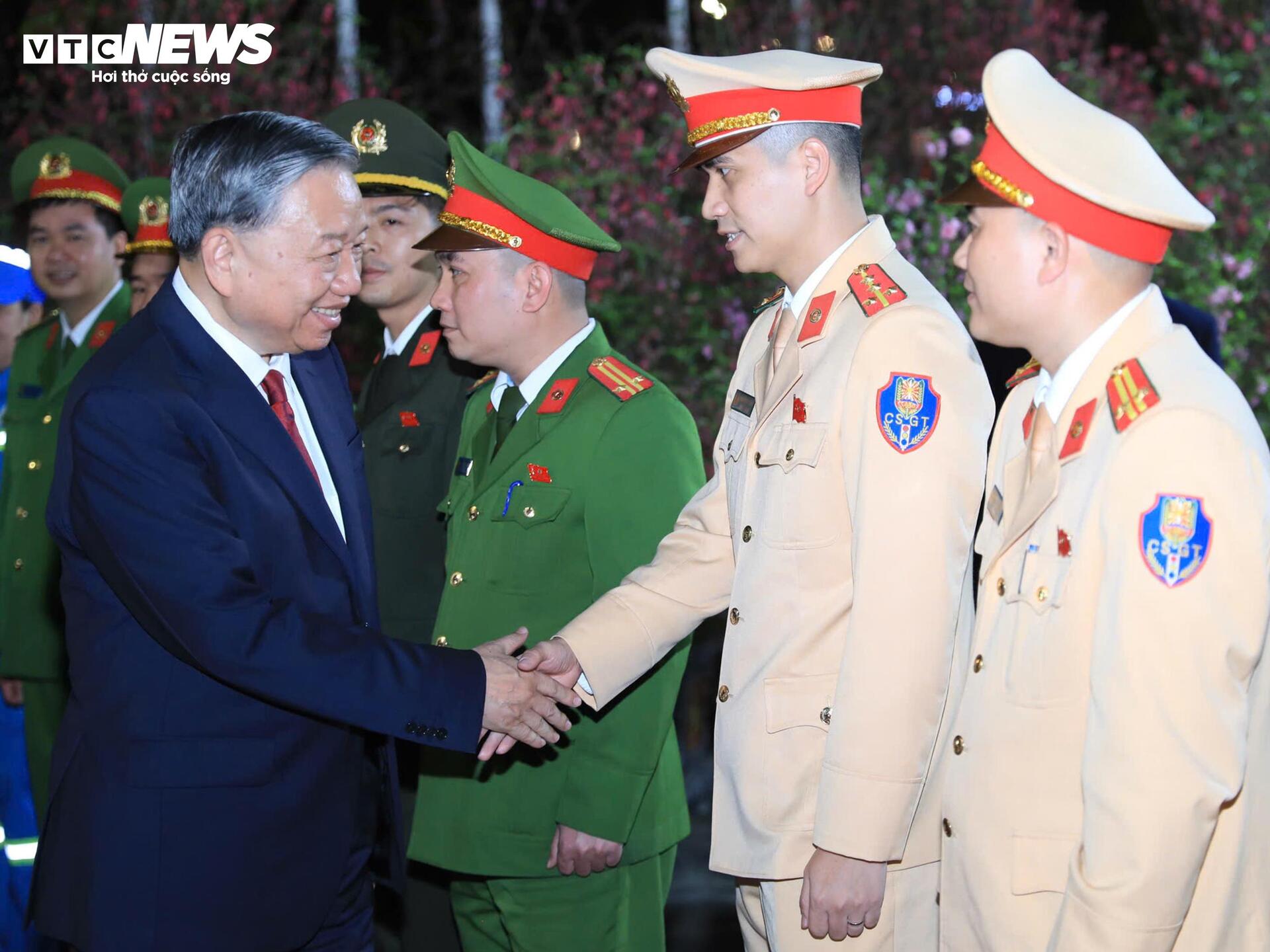 Trực tiếp: Việt Nam đ&oacute;n giao thừa, ch&agrave;o năm mới B&iacute;nh Ngọ 2026 - Ảnh 45.