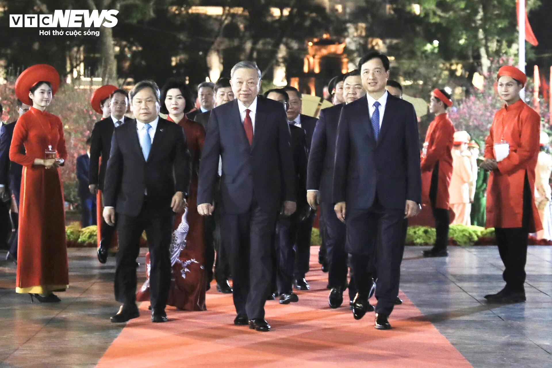 Trực tiếp: Việt Nam đ&oacute;n giao thừa, ch&agrave;o năm mới B&iacute;nh Ngọ 2026 - Ảnh 39.