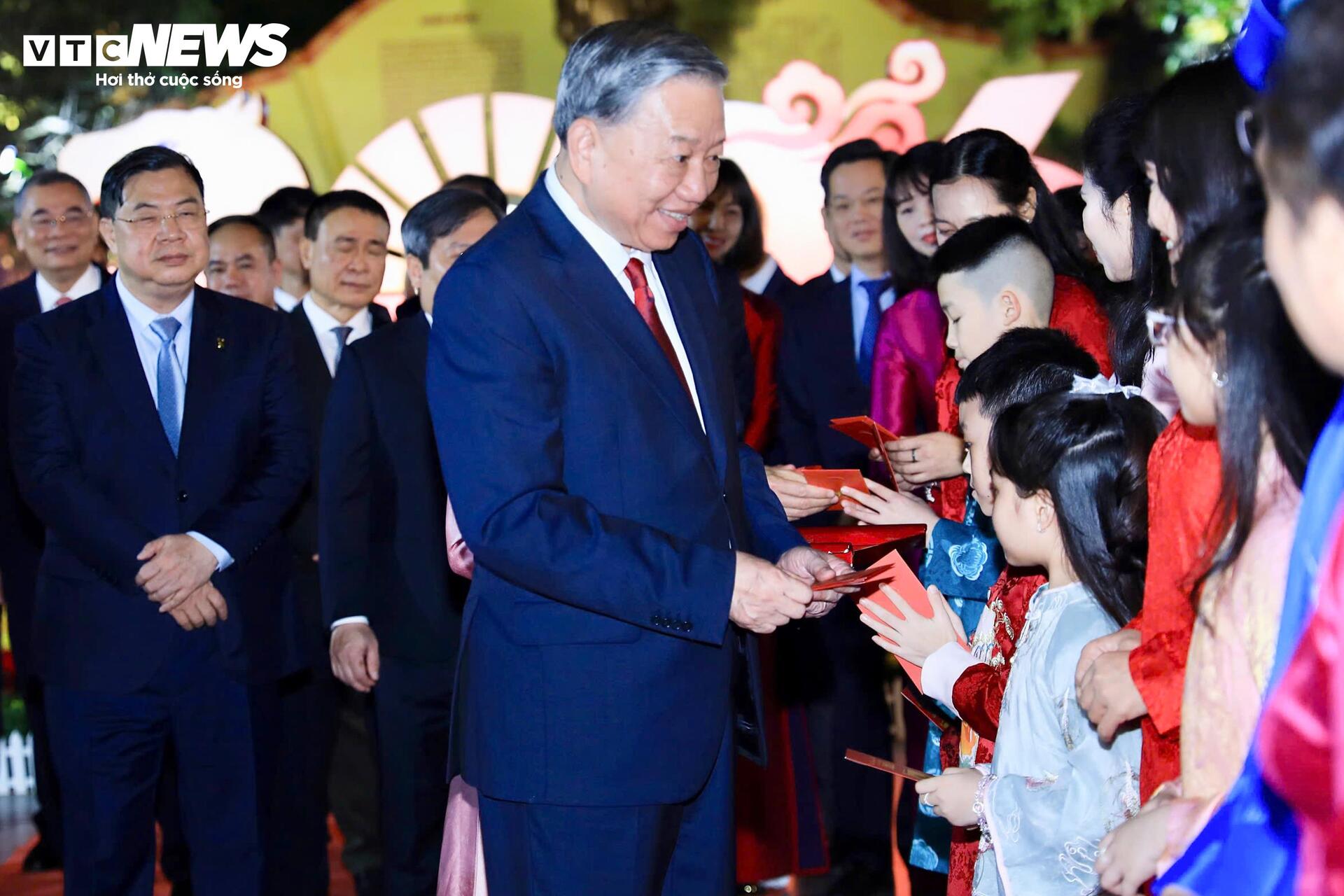 Trực tiếp: Việt Nam đ&oacute;n giao thừa, ch&agrave;o năm mới B&iacute;nh Ngọ 2026 - Ảnh 43.