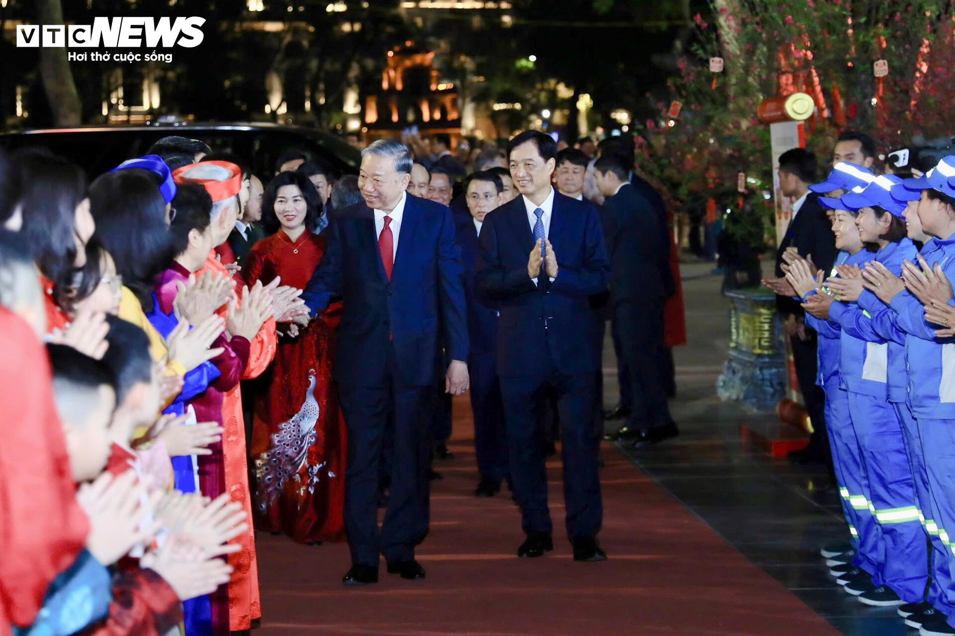 Trực tiếp: Việt Nam đ&oacute;n giao thừa, ch&agrave;o năm mới B&iacute;nh Ngọ 2026 - Ảnh 44.
