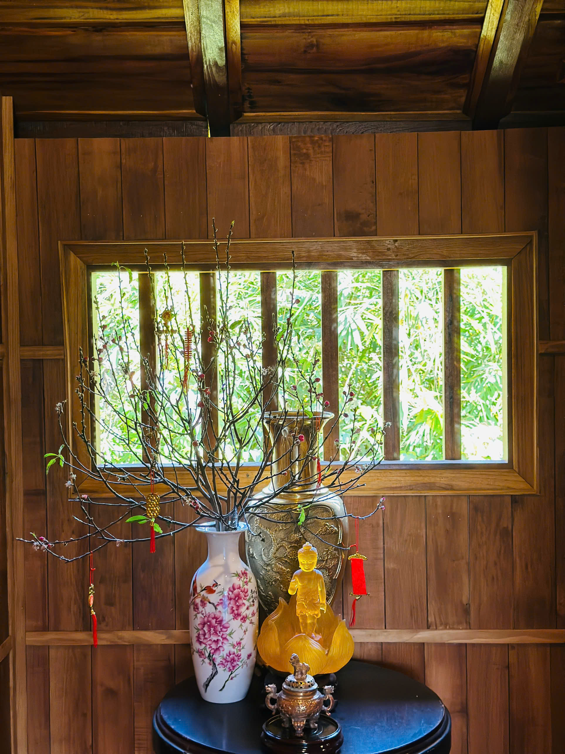 Nam nghệ sĩ đón Tết ở cơ ngơi 10.000 m2, đẹp như khu nghỉ dưỡng, hoa phủ kín nhà - Ảnh 14.