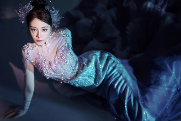 Địch Lệ Nhiệt Ba "gây bão" Gala Xuân Vãn đêm giao thừa: Visual nàng tiên cá kinh diễm, đến pháo hoa cũng không đẹp bằng- Ảnh 13.