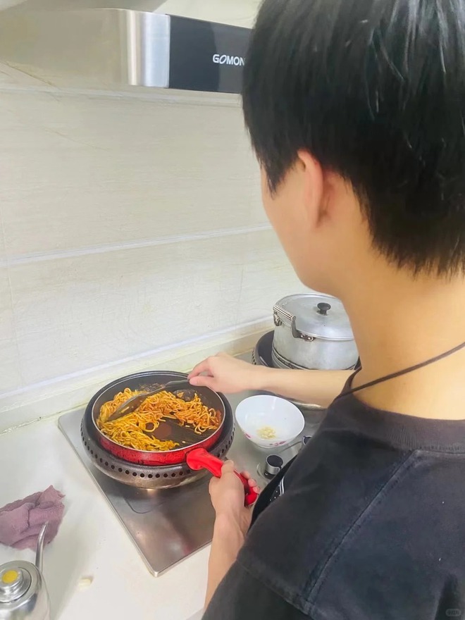 Cảnh tượng trong một căn nhà khiến netizen phải thốt lên: May mắn cỡ nào mới có người mẹ như thế này!- Ảnh 4.