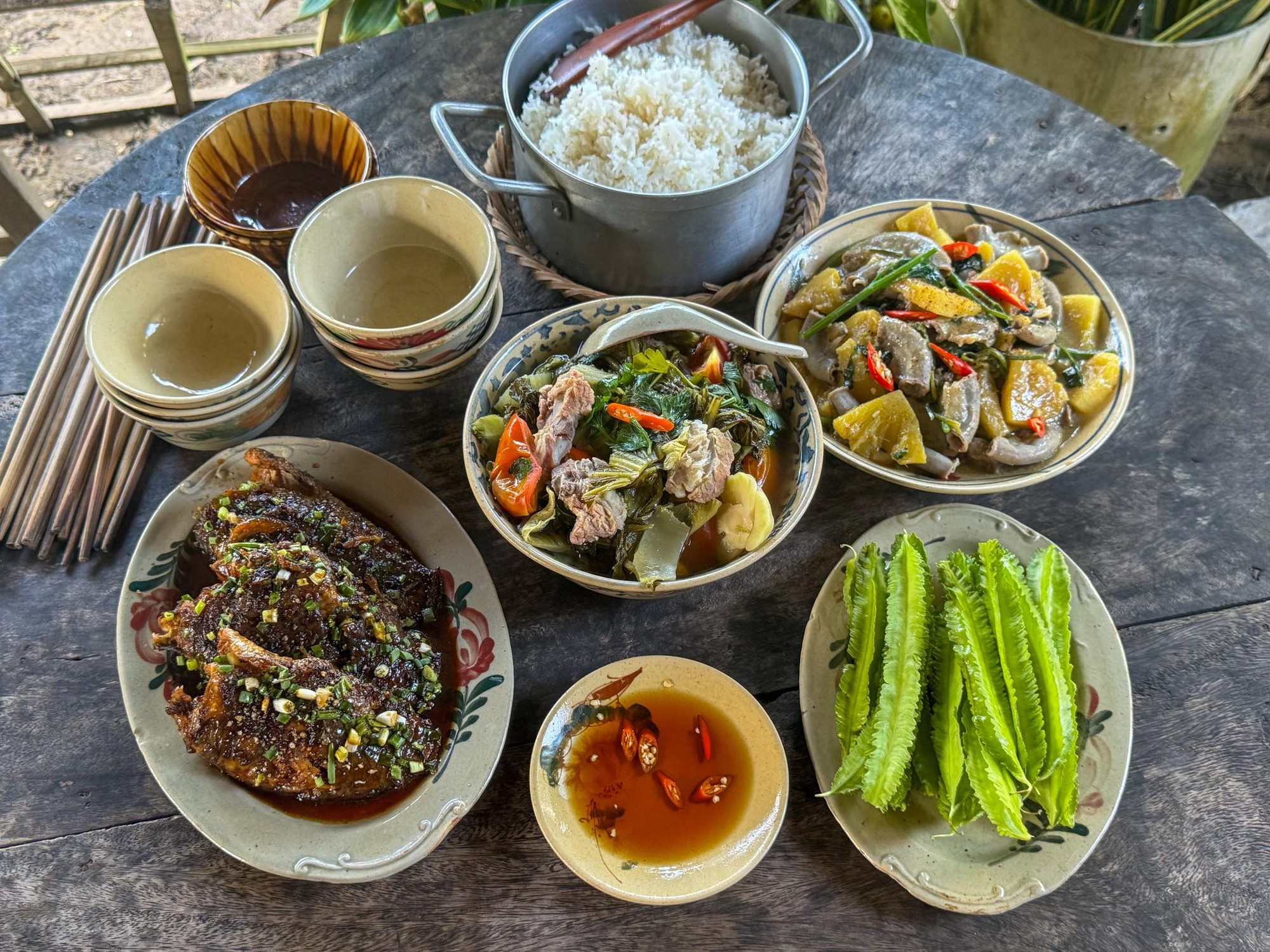 Mùng 1 Tết, ghé thăm căn nhà miền Tây với không khí đầu năm ngập sắc xuân: Hoa nở kín hiên, trái trĩu cành- Ảnh 19.