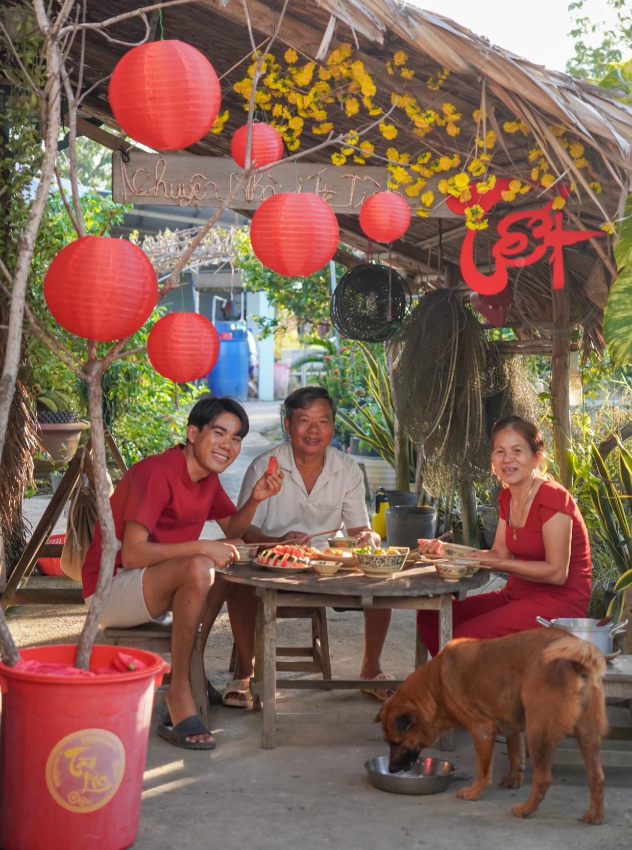 Mùng 1 Tết, ghé thăm căn nhà miền Tây với không khí đầu năm ngập sắc xuân: Hoa nở kín hiên, trái trĩu cành- Ảnh 17.