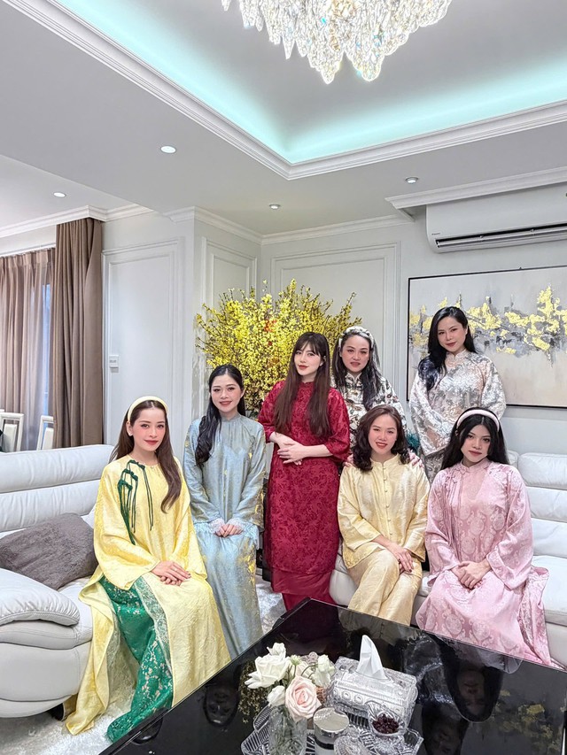 Ở Việt Nam có một gia tộc của “đệ nhất mỹ nhân”: Năm nào cũng xúng xính lên đồ, sắc vóc đỉnh của đỉnh - Ảnh 1.