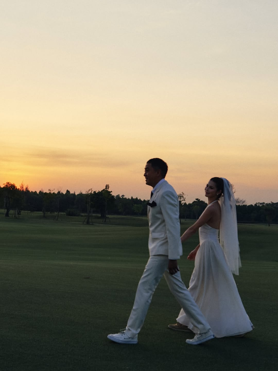 Cặp diễn viên đình đám kết hôn sau 10 năm yêu, khoảnh khắc cô dâu chú rể gây xôn xao- Ảnh 8.