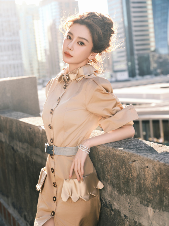 Sao Cbiz "nhuộm đỏ" mùng 1: Mẹ con Angelababy nghi ăn Tết với Huỳnh Hiểu Minh, 1 mỹ nam chi 980 triệu lì xì fan- Ảnh 6.