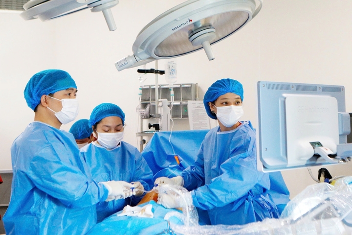 Bac Si Thuong 3 10404566 1771313011220 17713130114551493714535