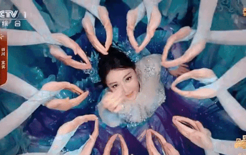 Địch Lệ Nhiệt Ba "gây bão" Gala Xuân Vãn đêm giao thừa: Visual nàng tiên cá kinh diễm, đến pháo hoa cũng không đẹp bằng- Ảnh 2.