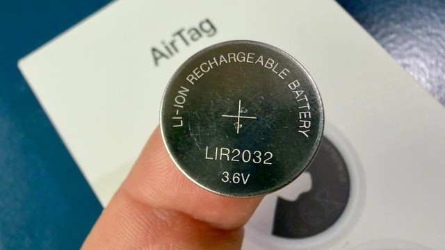 Sai lầm tai hại khi thay thế pin dùng một lần bằng pin sạc cho Apple AirTag: Tưởng tiết kiệm hóa ra phá hỏng thiết bị- Ảnh 1.