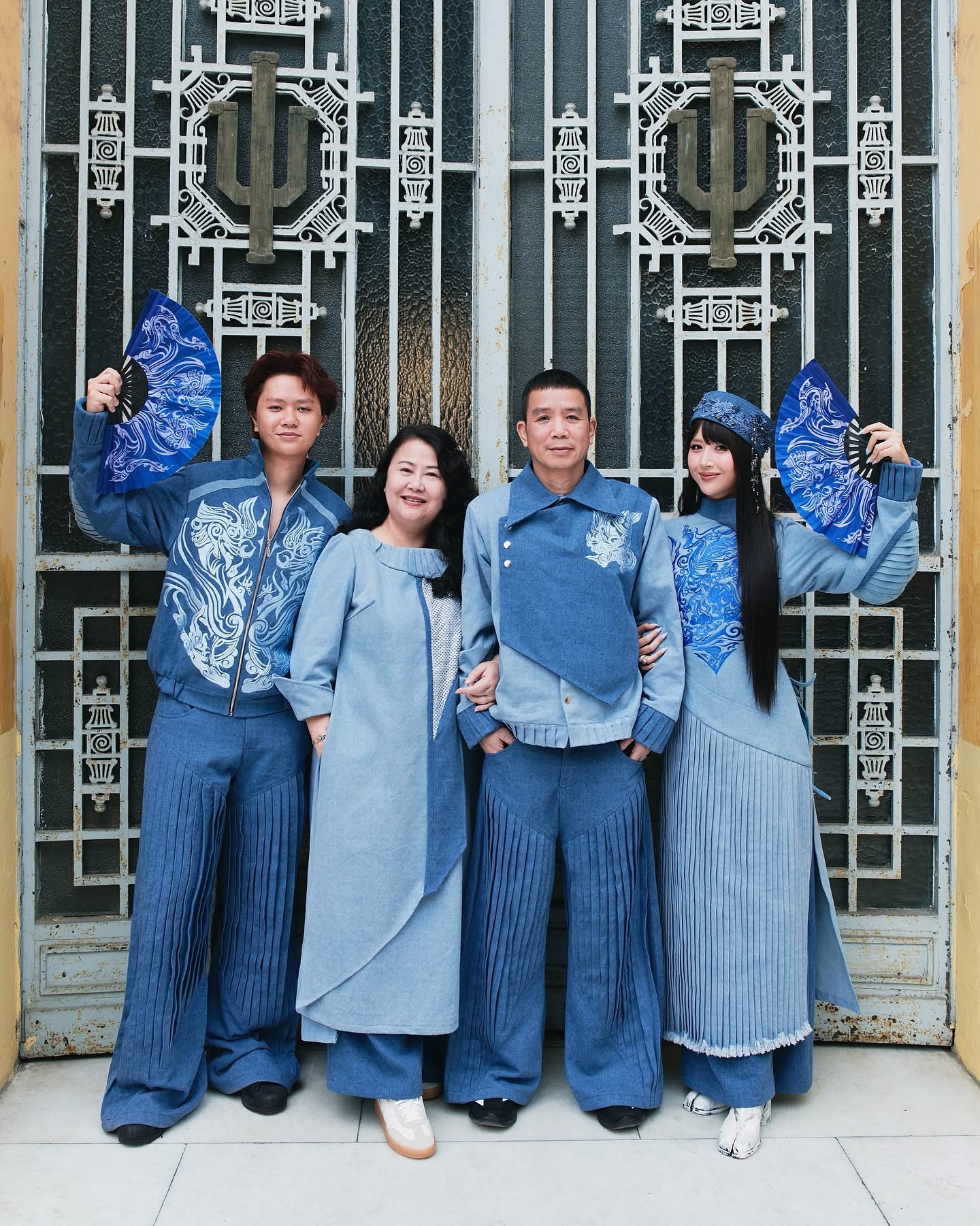 Gia đình mốt nhất Mùng 1 còn ai ngoài Quỳnh Anh Shyn: Gần 10 năm khiến dân mạng phát cuồng mỗi Tết- Ảnh 1.