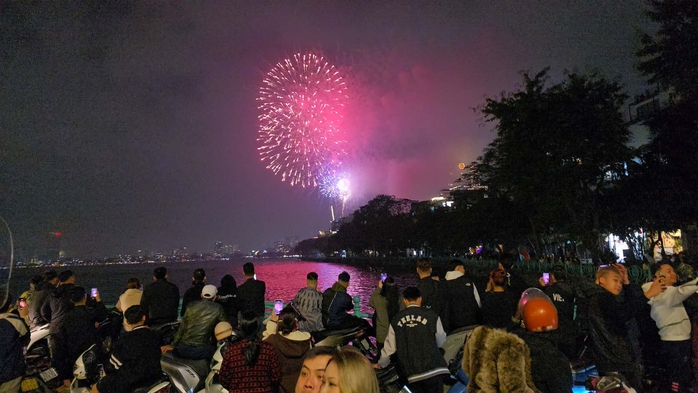 Không khí lạnh tràn về miền Bắc , rét đậm đúng Tết 2026 - Ảnh 1. Không khí lạnh tràn về miền Bắc , rét đậm đúng Tết 2026 - Ảnh 1.