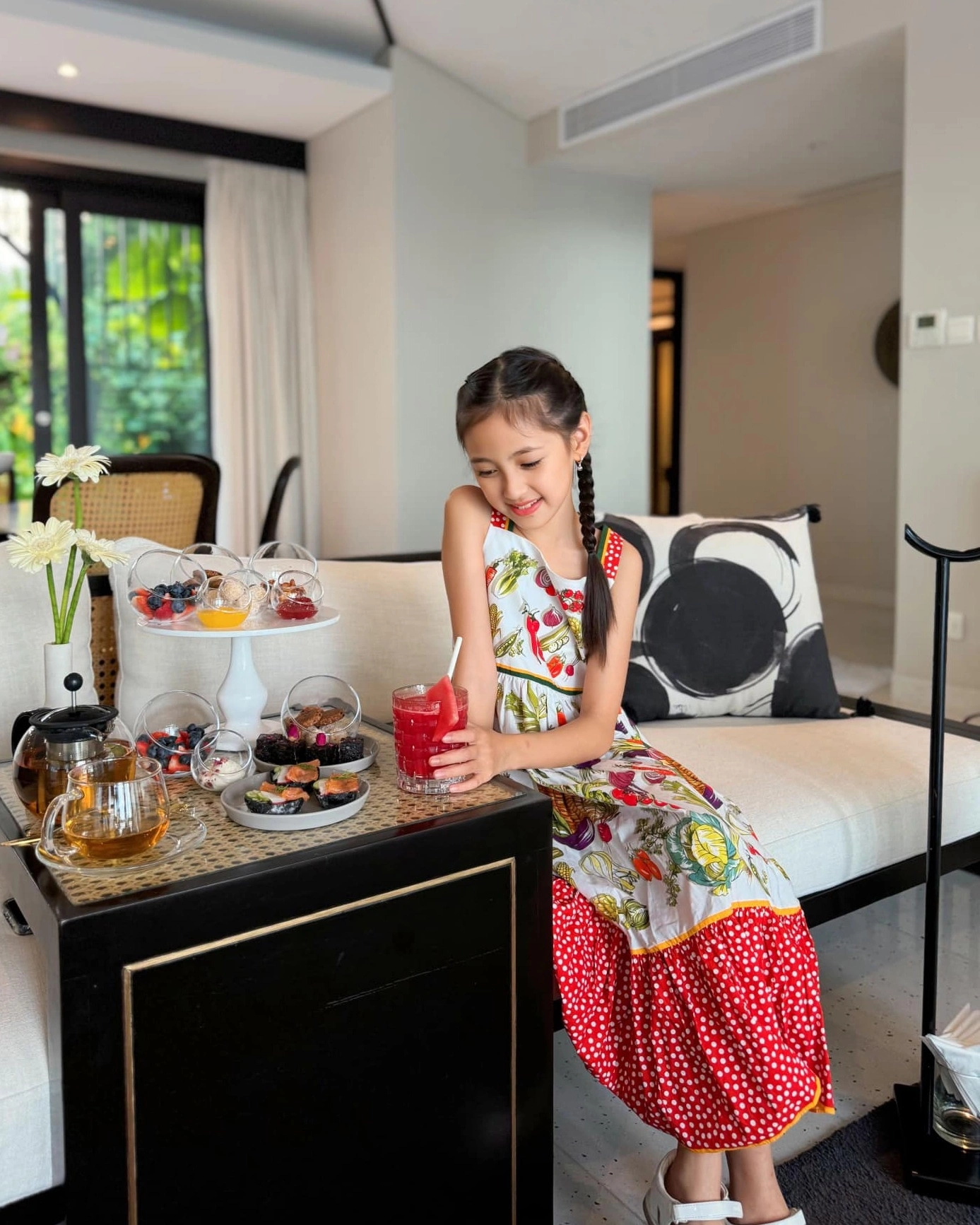 Hoa hậu Việt từng lãi 900 cây vàng, giờ sống trong biệt thự 400 tỷ Quận 2, sở hữu penthouse dát vàng: Có con gái út xinh như thiên thần - Ảnh 10.