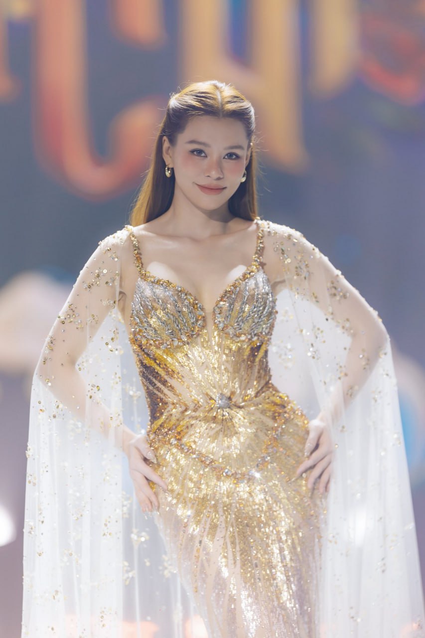 Nữ ca sĩ hiếm hoi không bị Tùng Dương “nuốt chửng”: Hát nhạc Tết như rót mật vào tai, nhan sắc đẹp cỡ Hoa hậu- Ảnh 3.