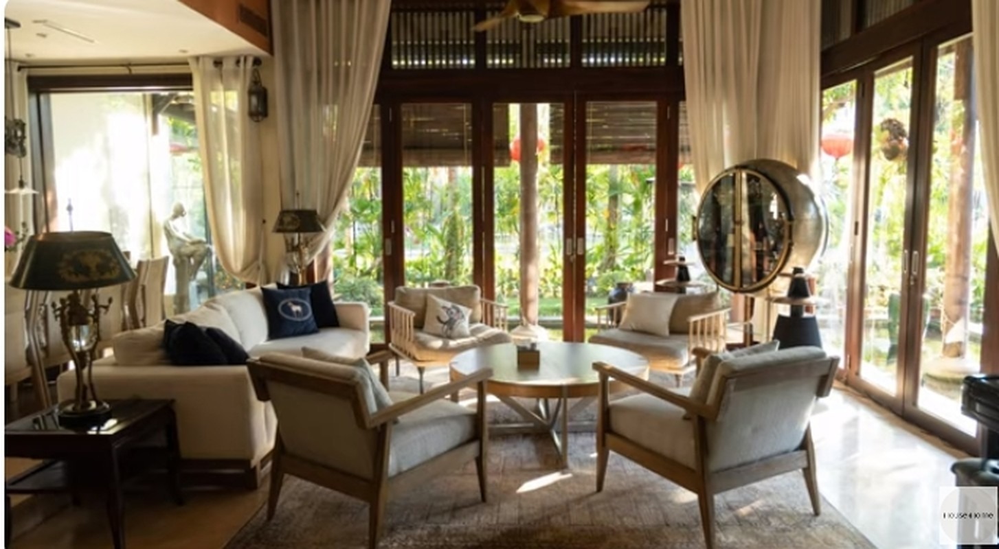 Hoa hậu Việt từng lãi 900 cây vàng, giờ sống trong biệt thự 400 tỷ Quận 2, sở hữu penthouse dát vàng: Có con gái út xinh như thiên thần - Ảnh 3.