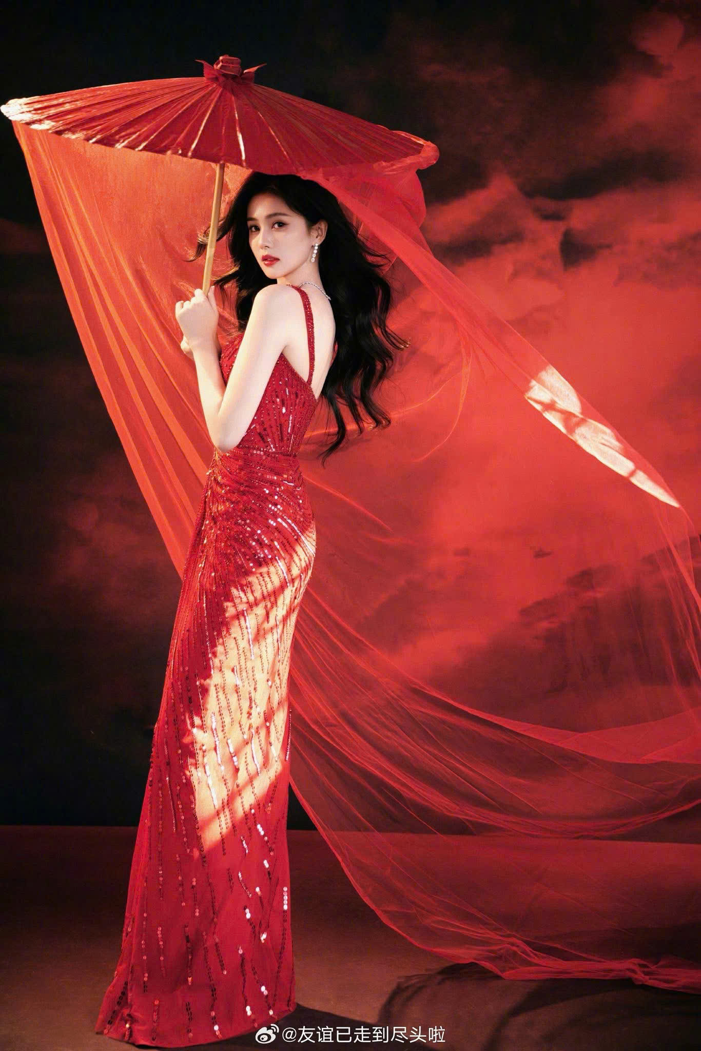 Sao Cbiz "nhuộm đỏ" mùng 1: Mẹ con Angelababy nghi ăn Tết với Huỳnh Hiểu Minh, 1 mỹ nam chi 980 triệu lì xì fan- Ảnh 19.