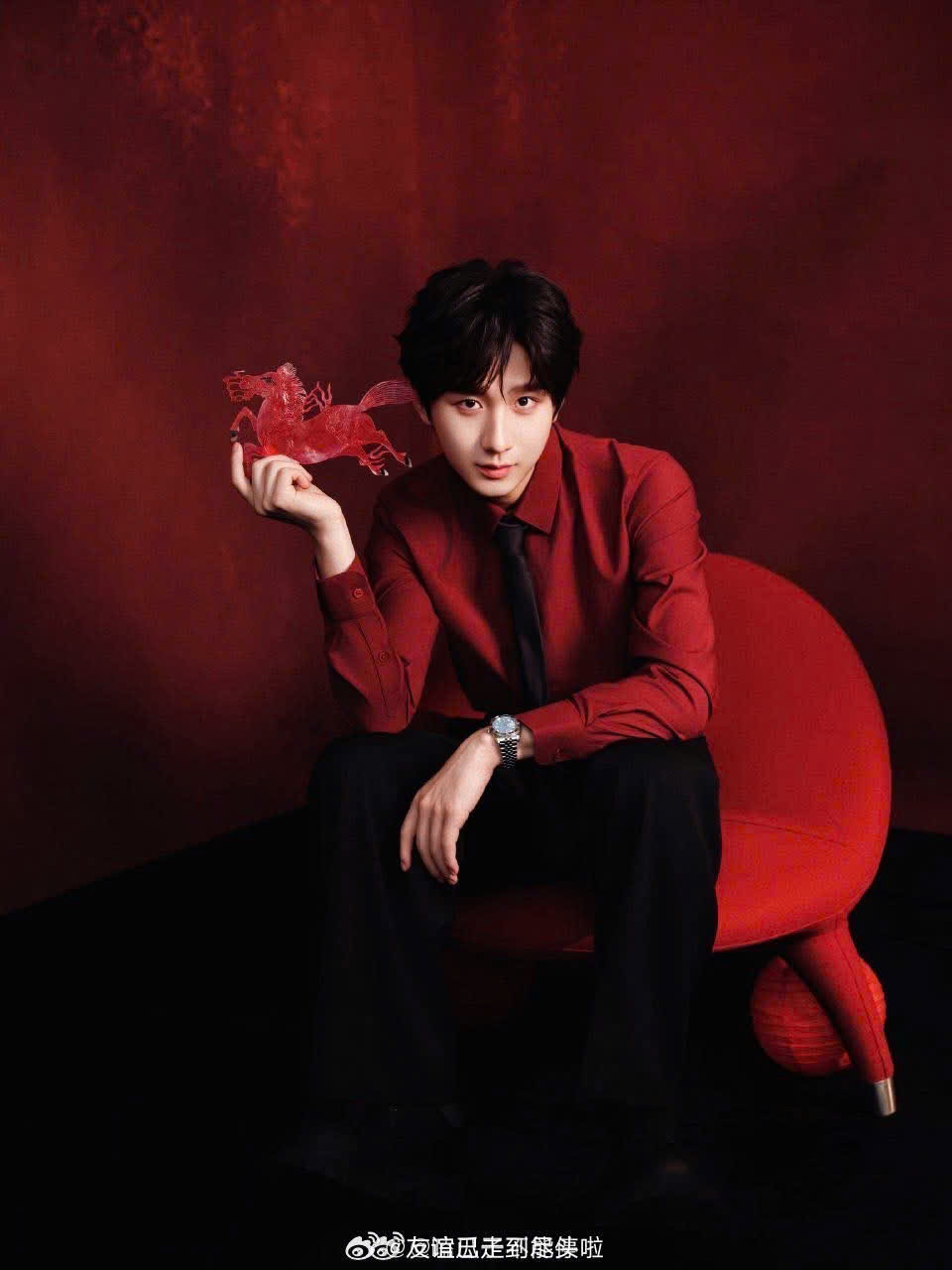 Sao Cbiz "nhuộm đỏ" mùng 1: Mẹ con Angelababy nghi ăn Tết với Huỳnh Hiểu Minh, 1 mỹ nam chi 980 triệu lì xì fan- Ảnh 26.