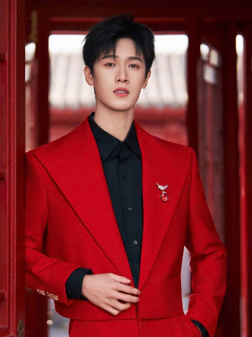 Sao Cbiz "nhuộm đỏ" mùng 1: Mẹ con Angelababy nghi ăn Tết với Huỳnh Hiểu Minh, 1 mỹ nam chi 980 triệu lì xì fan- Ảnh 22.