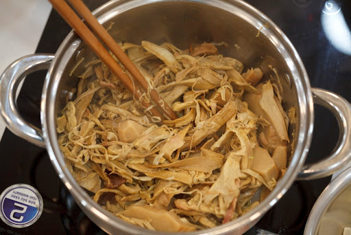 Nấu canh măng chớ bỏ qua 3 thao tác quan trọng: Măng mềm nhừ, mùi không hăng, nước canh trong - Ảnh 3.