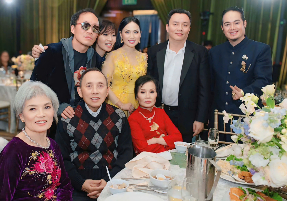 Nữ "ca sĩ giàu nhất Việt Nam" công khai hình ảnh bố mẹ chồng: Mối quan hệ ra sao? - Ảnh 2.