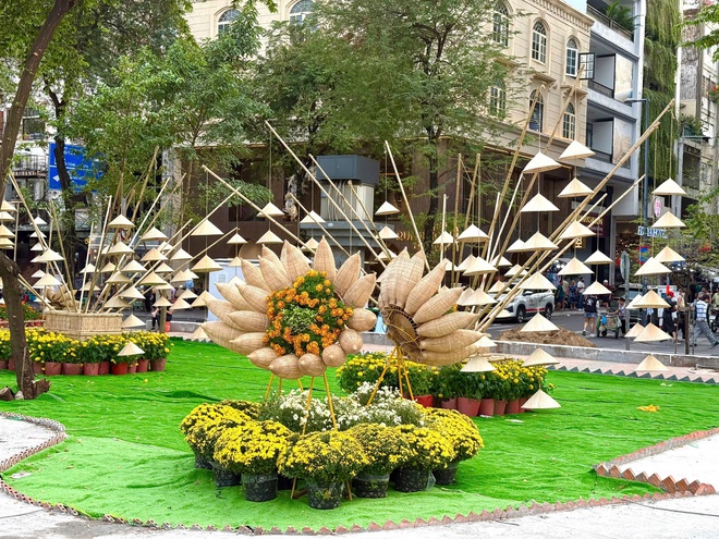 Cảnh tượng ngay lúc này tại khu đất giữa trung tâm TP.HCM: Nhiều người không tin vào mắt mình - Ảnh 2.