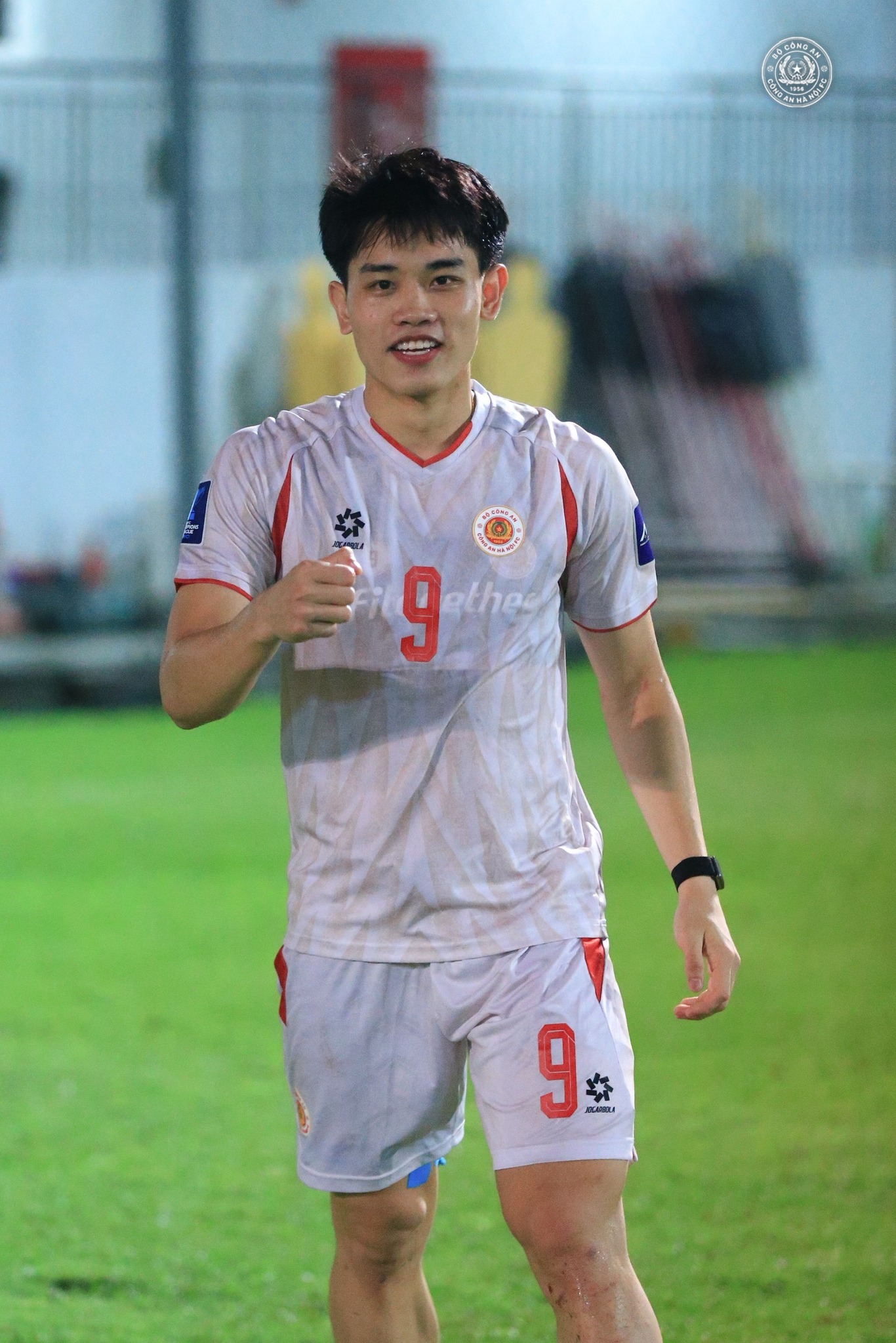 Sức n&oacute;ng 1000 độ, tinh hoa visual Đ&igrave;nh Bắc, L&yacute; Đức "đốn tim" d&acirc;n t&igrave;nh, sẵn s&agrave;ng chiến thắng ngay đầu năm mới - Ảnh 1.