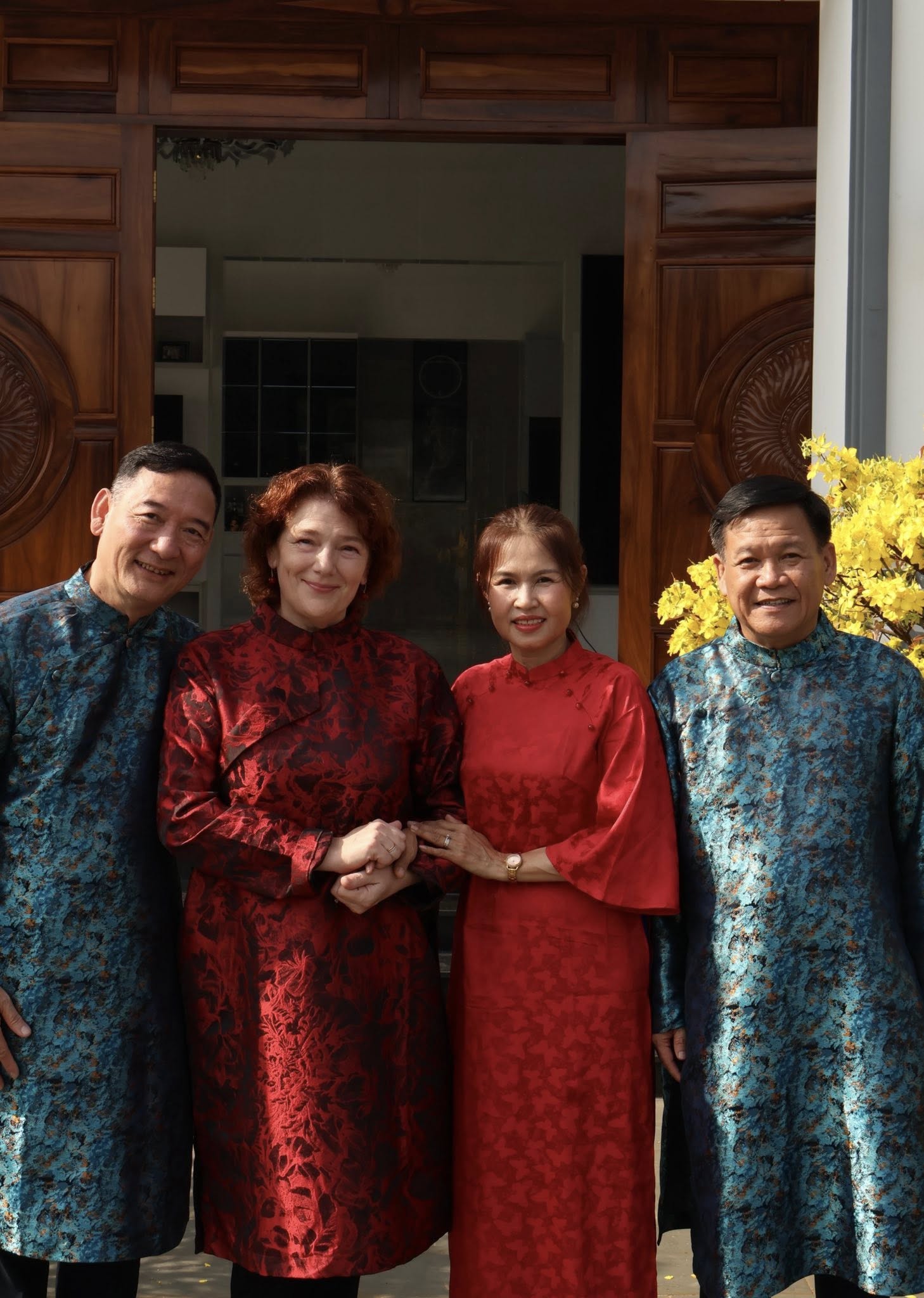 Sốc visual Văn Lâm - Yến Xuân ngày Tết nhưng chưa phải tất cả, chi tiết "thông gia chung khung hình" mới gây chú ý - Ảnh 4.