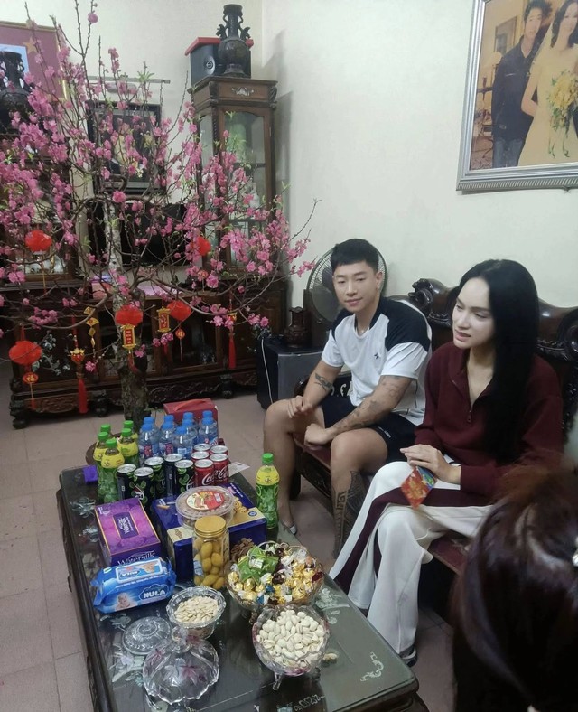 Hoa hậu Hương Giang ra mắt nhà Phú Cường - Ảnh 1.