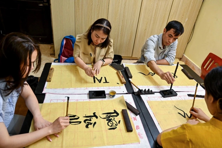 Khai b&uacute;t đầu năm B&iacute;nh Ngọ 2026 viết g&igrave; để gặp may mắn cả năm? - Ảnh 2.