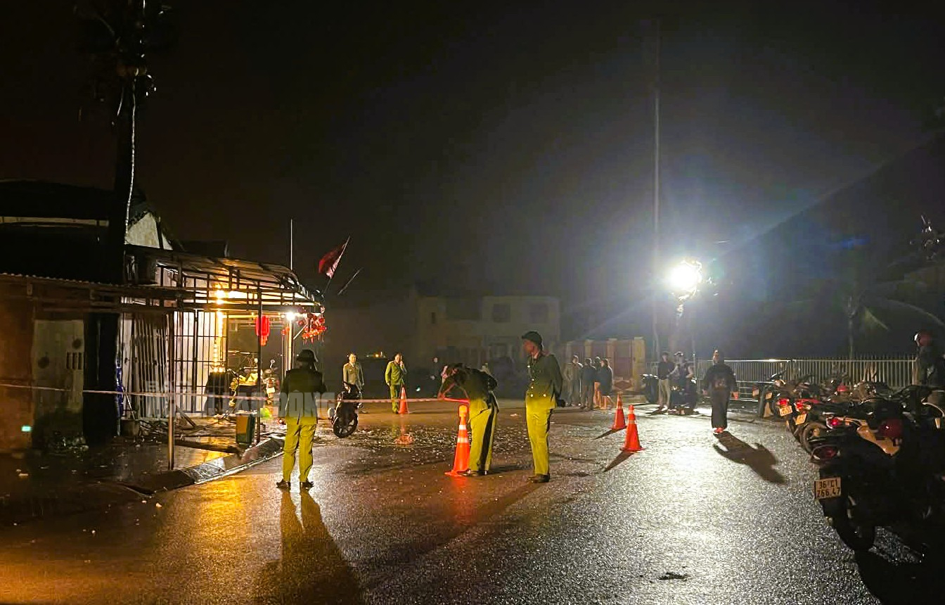 Nghi án em rể ném mìn vào nhà anh vợ ngày 2 Tết, 11 người nhập viện cấp cứu - Ảnh 1.