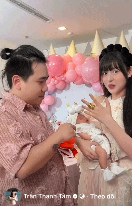 4 triệu người xem màn unbox lì xì 4 cây vàng: 716 triệu đồng vẫn gây tranh cãi!- Ảnh 3. 4 triệu người xem màn unbox lì xì 4 cây vàng: 716 triệu đồng vẫn gây tranh cãi!- Ảnh 3.