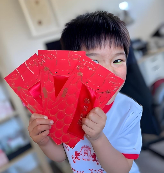 "B&agrave; ngoại l&igrave; x&igrave; tận 5 triệu, b&agrave; nội cho mỗi 500 ngh&igrave;n" - c&acirc;u n&oacute;i v&ocirc; tư của đứa trẻ khiến hai b&ecirc;n gia đ&igrave;nh cạch mặt nhau - Ảnh 1.