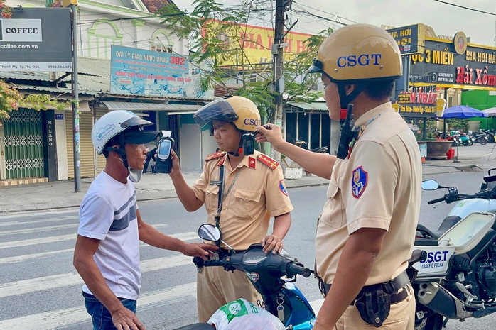 Tiếp tục xử lý vi phạm nồng độ cồn từ 10 giờ mùng 2 Tết 2026 - Ảnh 1.