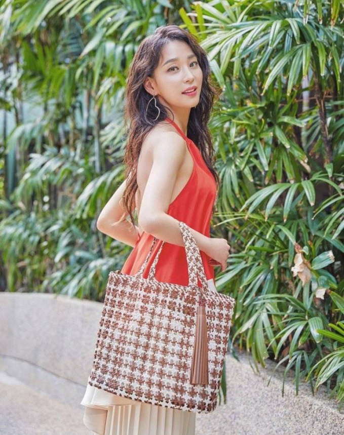 Khốn khổ nữ diễn viên mắc kẹt trong nhà tắm 13 tiếng- Ảnh 5. Khốn khổ nữ diễn viên mắc kẹt trong nhà tắm 13 tiếng- Ảnh 5.