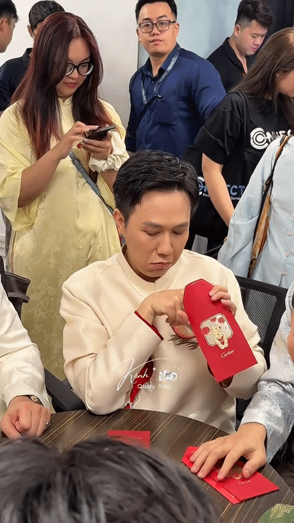 Sốc với màn phát lì xì của Trấn Thành: Số tiền khủng khiến dàn sao lóa mắt, chỉ duy nhất 1 người bốc phải 20.000- Ảnh 5. Sốc với màn phát lì xì của Trấn Thành: Số tiền khủng khiến dàn sao lóa mắt, chỉ duy nhất 1 người bốc phải 20.000- Ảnh 5.