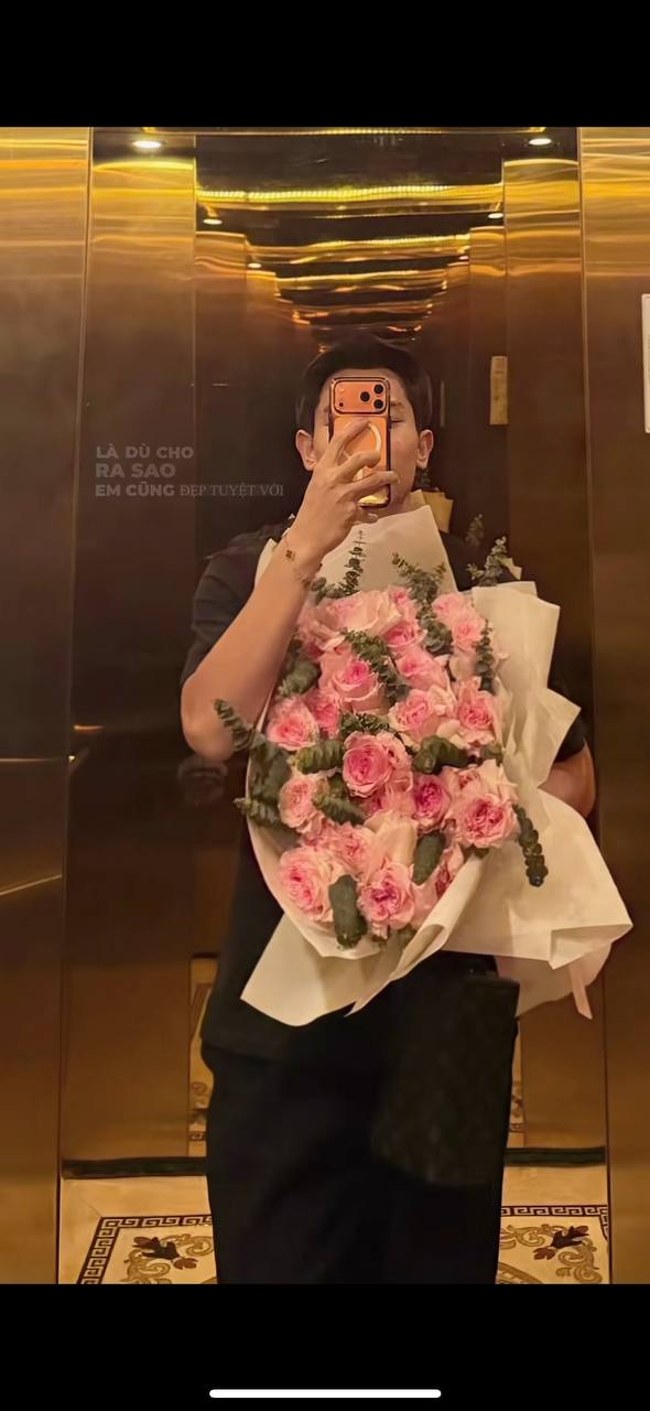 Rầm rộ ảnh Đình Bắc ôm đoá hoa hồng ngày Valentine, chuyện hẹn hò có diễn biến mới? - Ảnh 1.