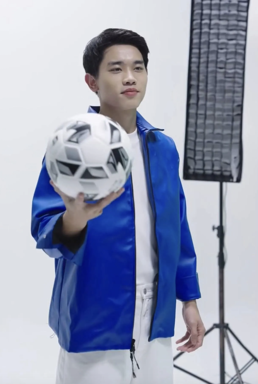 Rầm rộ ảnh Đình Bắc ôm đoá hoa hồng ngày Valentine, chuyện hẹn hò có diễn biến mới? - Ảnh 2.