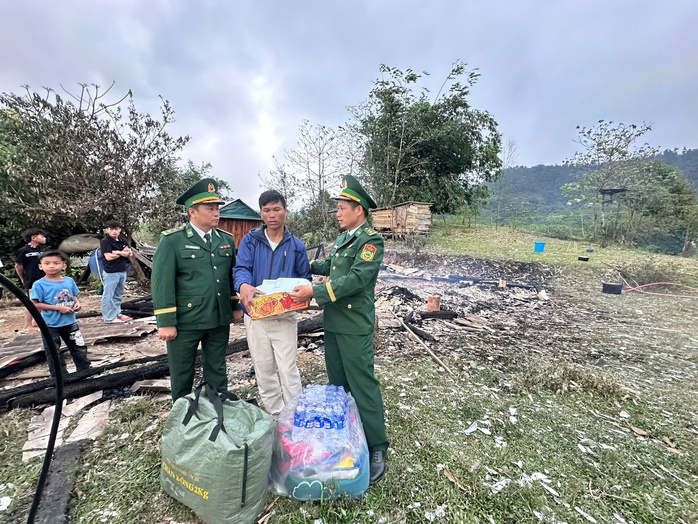 Hỏa hoạn thiêu rụi nhà ở Đakrông ngày mùng 2 Tết 2026 - Ảnh 3.